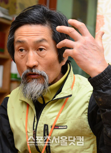 통합진보당 부정경선 사태의 핵심은 종북문제가 아닌 정파성 패권문제로 봐야 한다고 주장하는 강 전 대표. 때문에 그는 이석기·김재연 의원의 자격심사도 종북공방으로 흘러선 안 된다고 지적했다.