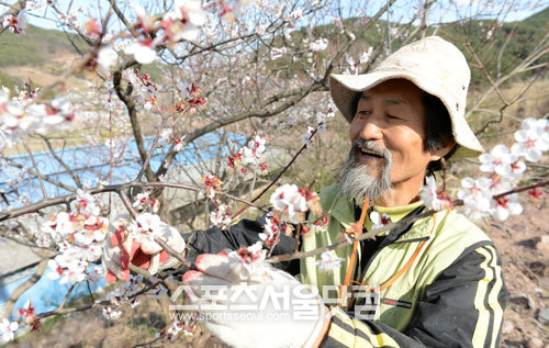 강기갑 전 통합진보당 대표는 국회폭력의 대명사로 불린 공중부양에 대해 책임을 인정하면서도 후회가 없다고 말했다. / 경남 사천=임영무·이새롬 기자