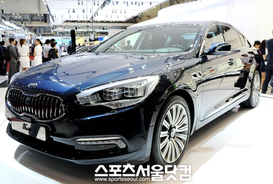 기아자동차 플래그십 세단 K9이 지난달 520대 팔리며 부진을 면치 못했다.