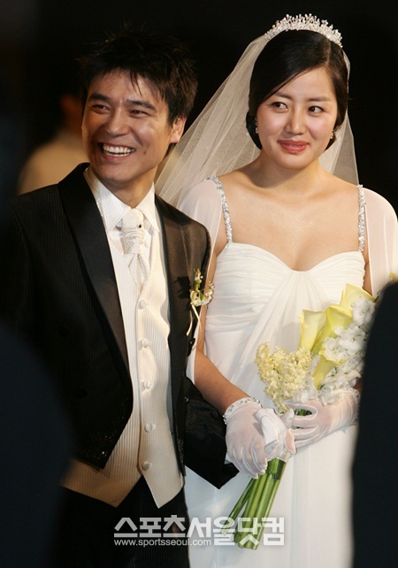 임창정 전부인 프로골퍼 김현주 근황… '임창정 파경' 전 부인 김현주는 누구? - 연예 > 기사 – 더팩트” style=”width:100%” title=”‘임창정 파경’ 전 부인 김현주는 누구? – 연예 > 기사 – 더팩트” loading=”lazy”><figcaption>‘임창정 파경’ 전 부인 김현주는 누구? – 연예 > 기사 – 더팩트</figcaption></figure>
<figure><img decoding=