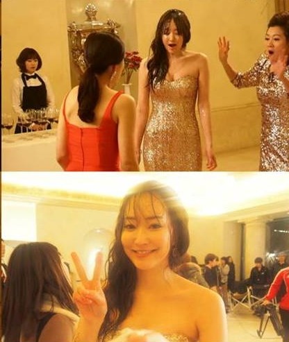 이민지가 신세경에게 술을 뒤집어쓰는 장면을 촬영한 뒤 밝게 웃고 있다./더블엠 엔터테인먼트 제공