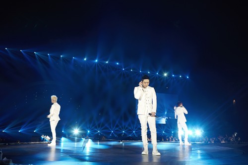 JYJ가 3년 만에 도쿄돔에서 공연했다. / 씨제스 엔터테인먼트