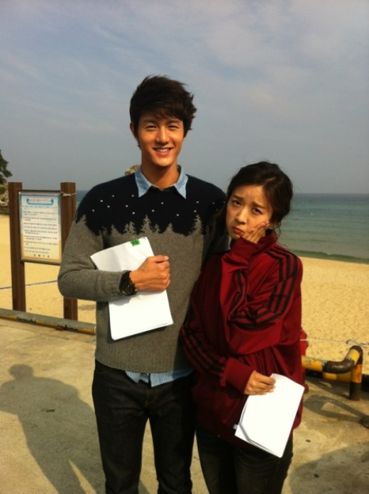 이기우-이청아 커플의 키 차이가 24cm나 되는 것으로 알려져 화제다. / 이기우 미투데이