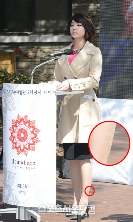 MBC 양승은 아나운서가 9일 오전 경기도 성남시 수정구 한국국제협력단(KOICA) 지구촌체험관 야외무대에서 열린 코이카 지구촌체험관 7차 지구촌에 피운 우담바라 전시 개막식에 참석해 사회를 보고 있다. /성남=최진석 기자