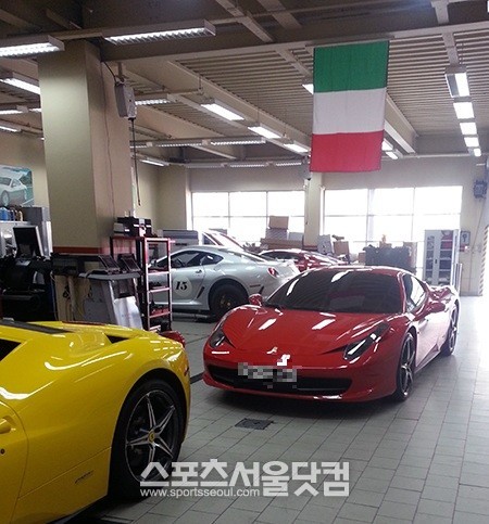 마세라티 공식 서비스센터에는 페라리 브랜드 차량 4대만 정비를 받고 있었을 뿐 마세라티 브랜드 차량은 단 한 대도 없었다. / 서재근 기자
