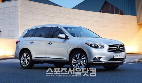 인피니티는 올 뉴 인피니티 JX의 글로벌 출시 1주년을 기념해 4월 한 달간 대표 모델에 대한 특별한 구매 프로그램을 진행한다.