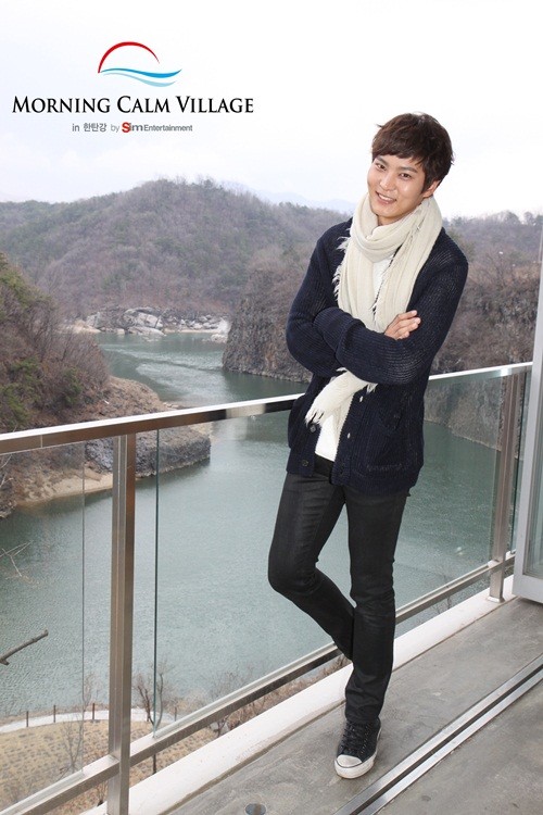 배우 주원이 9일 오후 강원도 철원군에 있는 펜션형 호텔 모닝캄빌리지에서 포즈를 취하고 있다. / 심 엔터테인먼트 제공