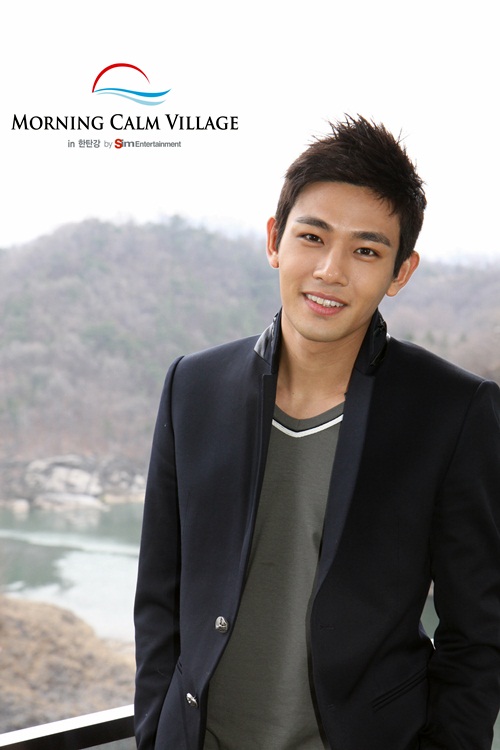 배우 임윤호가 9일 오후 강원도 철원군에 있는 팬션형 호텔 모닝캄빌리지에서 포즈를 취하고 있다. / 심 엔터테인먼트 제공