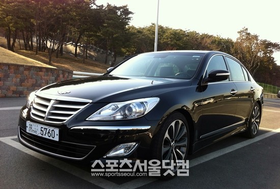 현대자동차가 역동성을 강화한 제네시스 다이내믹 에디션을 출시, 독일차에 도전장을 내밀었다.