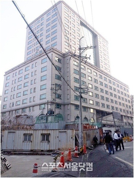 한진중공업은 10년째 한진베르시움 건설 공사를 중단하고 있다.