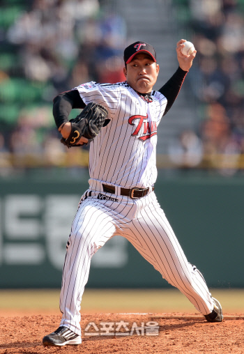 LG의 마무리 투수 봉중근은 메이저리그 애틀랜타에서 활약하던 2002년 시즌 대타로 나섰다. / 스포츠서울 DB