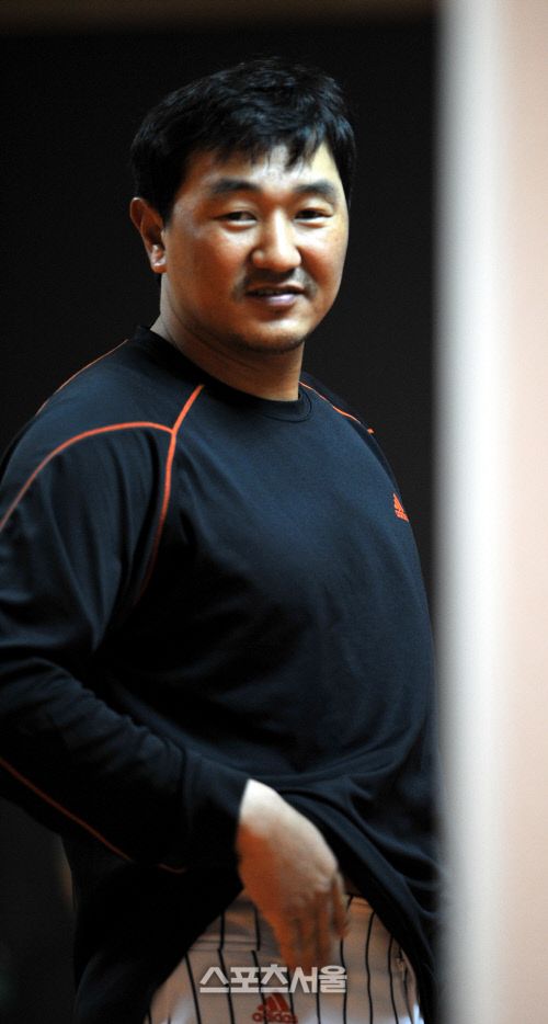 손민한이 15일 NC 다이노스에 신고선수로 입단해 3년 만에 1군 무대 진입을 노린다. / 스포츠서울 DB