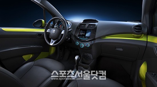 한국지엠은 자사가 개발을 주도한 글로벌 경차 쉐보레 스파크가 미국의 유력 자동차 전문지 워즈오토가 선정한 2013 최고의 자동차 인테리어에 올랐다고 16일 밝혔다.