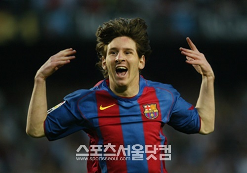 리오넬 메시가 아들 티아고에게 조용한 환경을 만들어주기 위해 이웃집을 구매해 화제다./더팩트DB