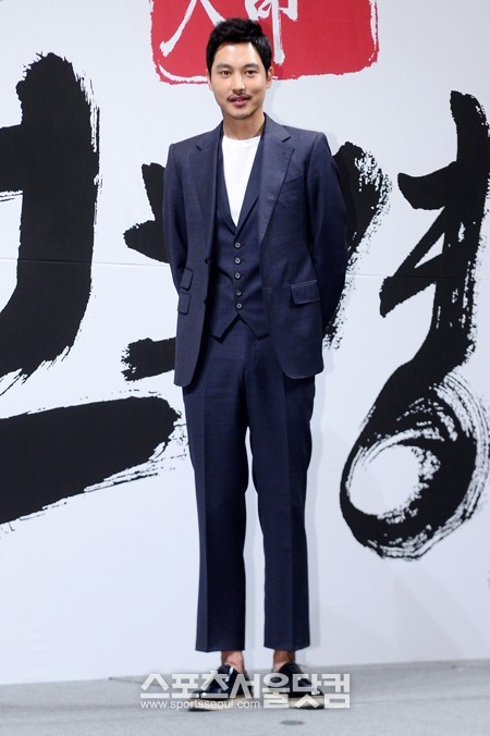 배우 송종호가 17일 오후 서울 강남구 임피리얼 팰리스 호텔에서 열린 KBS2 수목드라마 천명:조선판 도망자 이야기 제작발표회에서 포즈를 취하고 있다./남윤호 기자