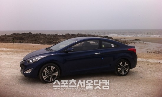 현대자동차가 중형차급 2.0 GDi 누우엔진이 탑재한 아반떼 쿠페를 출시했다./ 황준성 기자