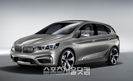 BMW는 지난 20일 프레스데이를 시작으로 오는 29일까지 열리는 2013 상하이모터쇼에 X4 콘셉트카를 세계 최초로 공개했다.