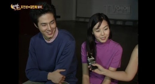 24일 열애 사실을 인정한 조인성(왼쪽), 김민희의 첫 만남이 공개돼 화제다./SBS 한밤의 TV연예 방송 캡처