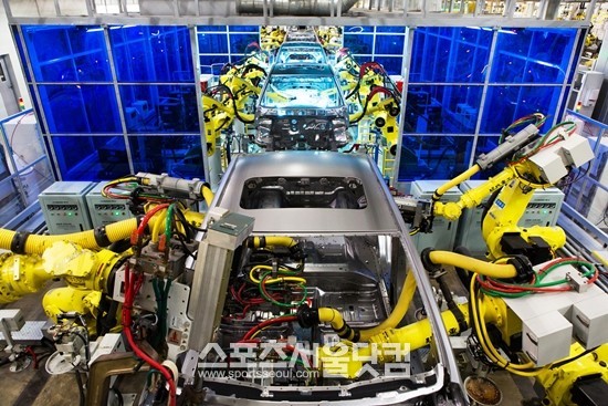 현대자동차 중국 3공장 프레스 라인.