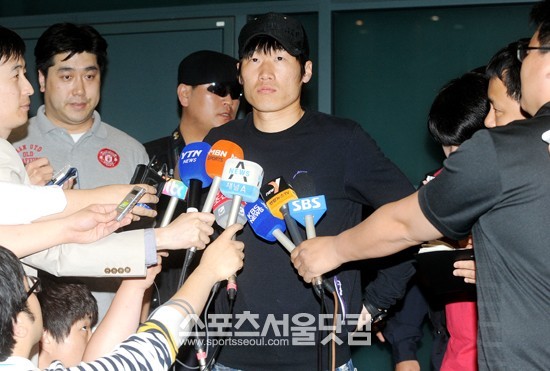 EPL 퀸즈파크 레인저스에서 뛰고 있는 박지성이 보유한 재산은 약 1500만 파운드로 EPL 전체 17위에 해당하는 것으로 알려졌다. / 더팩트DB