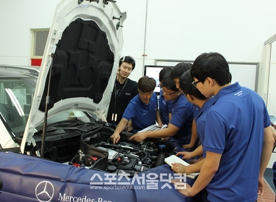 메르세데스-벤츠 코리아는 특화된 전문 기술 양성 프로그램인 AMT의 훈련생을 모집한다.