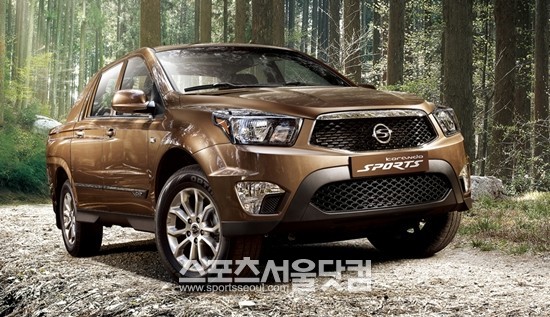 쌍용자동차는 9일 상품성을 강화한 2014년형 코란도 스포츠를 출시했다.