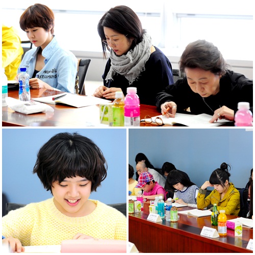 고현정(위 가운데)을 비롯한 MBC 새 수목드라마 여왕의 교실 출연진이 대본 리딩 현장에서 화기애애한 분위기를 자아내고 있다./MBC 제공