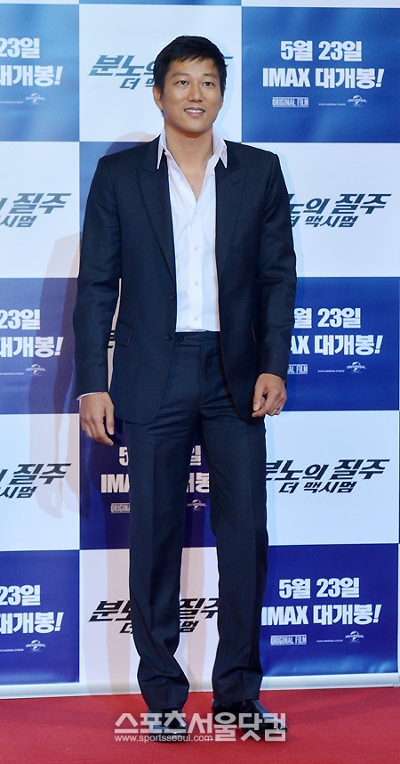 할리우드 배우 성강이 13일 서울 용산 CGV에서 열린 영화 분노의 질주: 더 맥시멈 언론시사회에서 포토타임을 갖고 있다. /문병희 기자