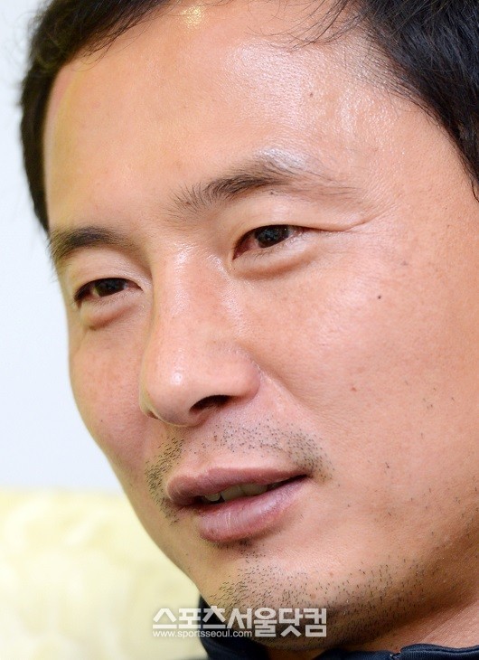 17년의 프로 선수를 돌아보며 태극마크를 달고 월드컵 무대를 밟아보지 못한 것에 대해
아쉬워한 김한윤.