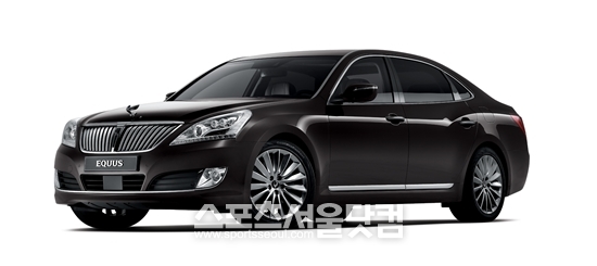 현대자동차 에쿠스가 ‘오토모바일 매거진’의 올해의 차 ‘2013 최고의 럭셔리 세단’부문에 뽑혔다.