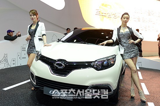 르노삼성자동차가 판매부진을 극복하기 위해 콤팩트스포츠유틸리티차량(CUV) QM3를 선보이며 6년 만에 정규 라인업 확대에 나섰다. / 더팩트 DB