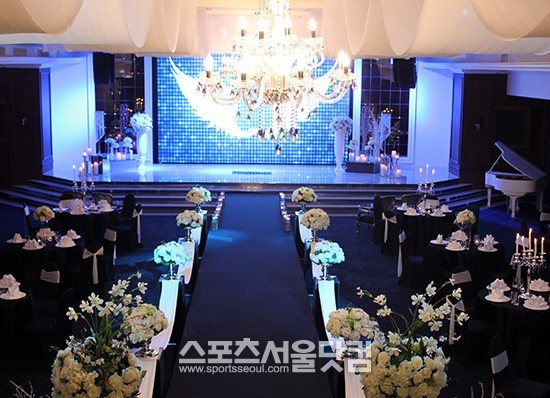 라마다송도호텔이 결혼시즌을 맞아 대형 웨딩 이벤트를 선보인다고 22일 밝혔다.