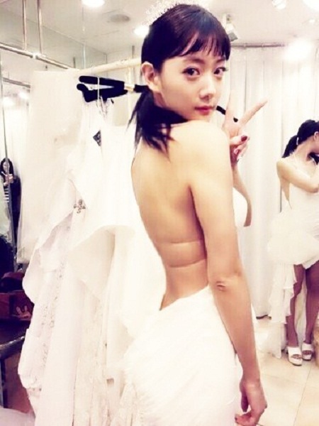 클라라의 노출 사진이 인터넷을 뜨겁게 달구고 있다. /클라라 트위터