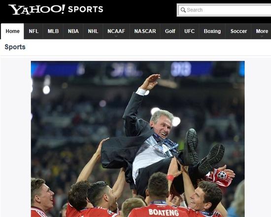 바이에른 뮌헨의 유프 하인케스 감독이 2012~2013시즌 유럽축구연맹 챔피언스리그 우승을 확정한 뒤 선수들로부터 헹가래를 받고 있다. / 야후 스포츠 캡처