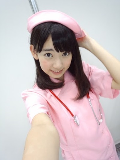 HKT48 멤버 미야와키 사쿠라의 한 팬이 이벤트에서 자신과 악수를 해주지 않았다는 이유로 미야와키를 성폭행할 구체적인 계획을 세웠다는 사실이 알려져 논란이 되고 있다.