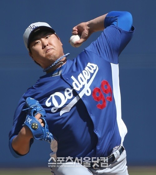 류현진이 LA다저스 동료들에게 목걸이를 선물했다. /더팩트 DB