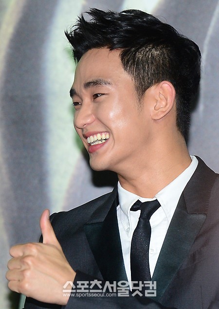 배우 김수현이 영화 은밀하게 위대하게 연론시사회에 참석해 영화 속 캐릭터 바보 동구를 연기한 소감을 밝혔다./이새롬 기자