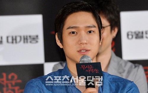 영화 무서운 이야기2에서 과감한 뒤태 노출을 시도한 고경표./문병희 기자