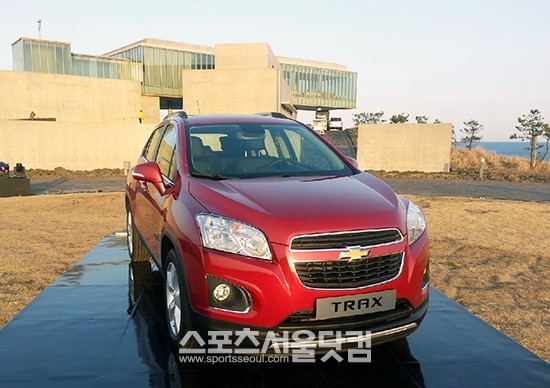 지난 2월, 국내 최초로 선보인 1.4ℓ 소형 콤팩트 스포츠유틸리티차량(SUV) 트랙스가 출시 3개월 만에 판매량이 급감했다.