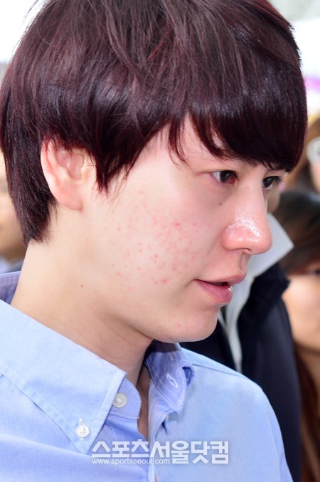 그룹 슈퍼주니어의 규현이 다음달 1일 인도네시아 자카르타에서 열리는 슈퍼주니어 월드투어 콘서트 슈퍼쇼5 공연을 위해 출국하고 있다./인천국제공항=남윤호 기자