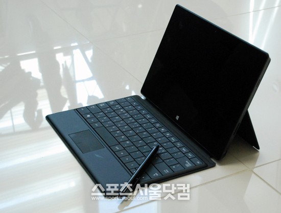 마이크로소프트의 서피스 프로(Surface Pro)가 국내 정식 출시된다./ 황원영 기자