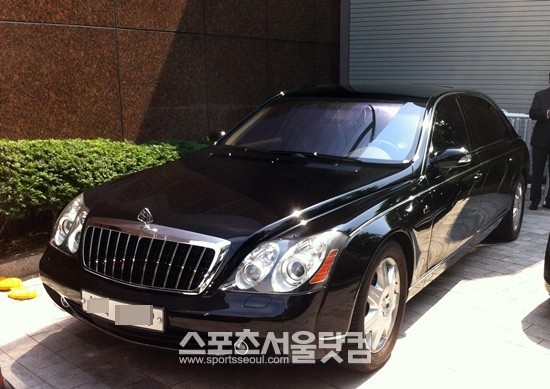 31일 이건희 회장이 애마 마이바흐를 타고 제23회 호암상 시상식에 참석했다./황준성 기자