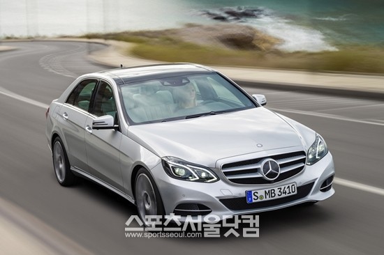 메르세데스-벤츠는 E-Class 페이스리프트 모델을 이번 달 말 국내에 출시한다.