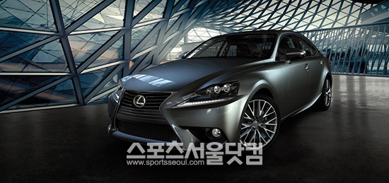 렉서스 브랜드가 뉴 제너레이션 IS를 오는 26일 출시한다고 4일 밝혔다.