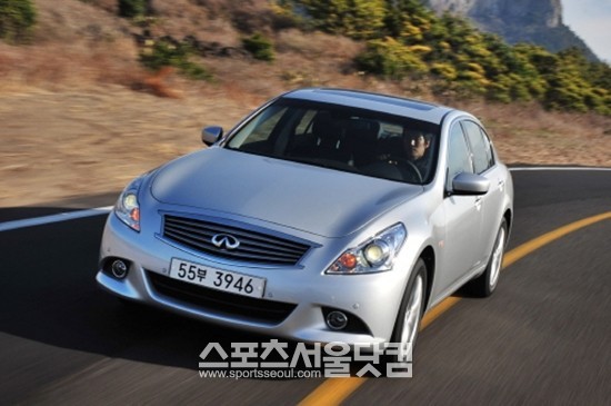 인피니티가 G25의 가격을 570만원 할인해 판매한다.