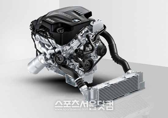 BMW의 2.0ℓ, 1.6ℓ 트윈파워 터보엔진이 탁원한 기술력을 인정받아 올해의 엔진상을 받았다.
