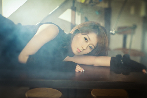 나비가 K리그에서 뛰고 있는 축구 선수와 2년째 열애 중인 것으로 알려졌다. / 아이티엠 엔터테인먼트 제공