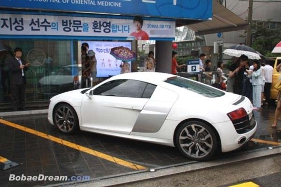 박지성의 애마로 알려진 아우디 R8./ 출처=보배드림