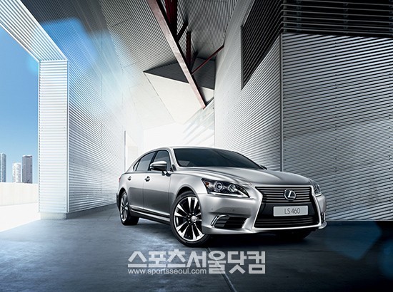 렉서스 플래그십 세단인 올 뉴 LS가 미국의 시장조사업체 J.D.파워가 시행한 2013 신차 품질평가(IQS)에서 6년 연속 가장 높은 평가를 받았다.