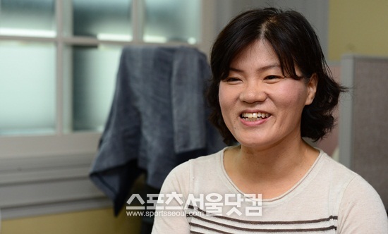 통합진보당 유선희 최고위원이 어렸을 때 꿈은 선생님이었다고 말하며 웃음 짓고 있다. / 이새롬 기자